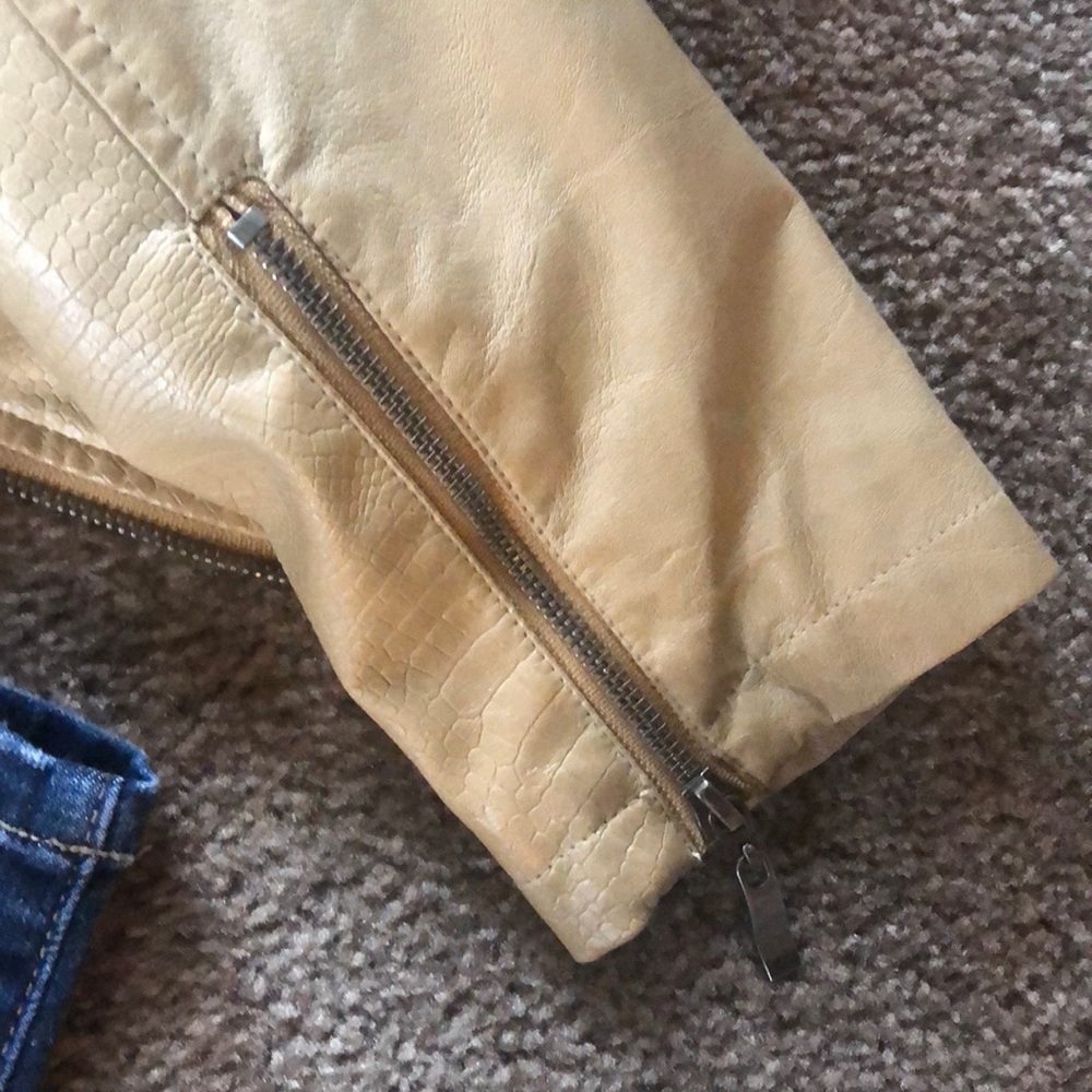 Jacket - Picture 8 of 8